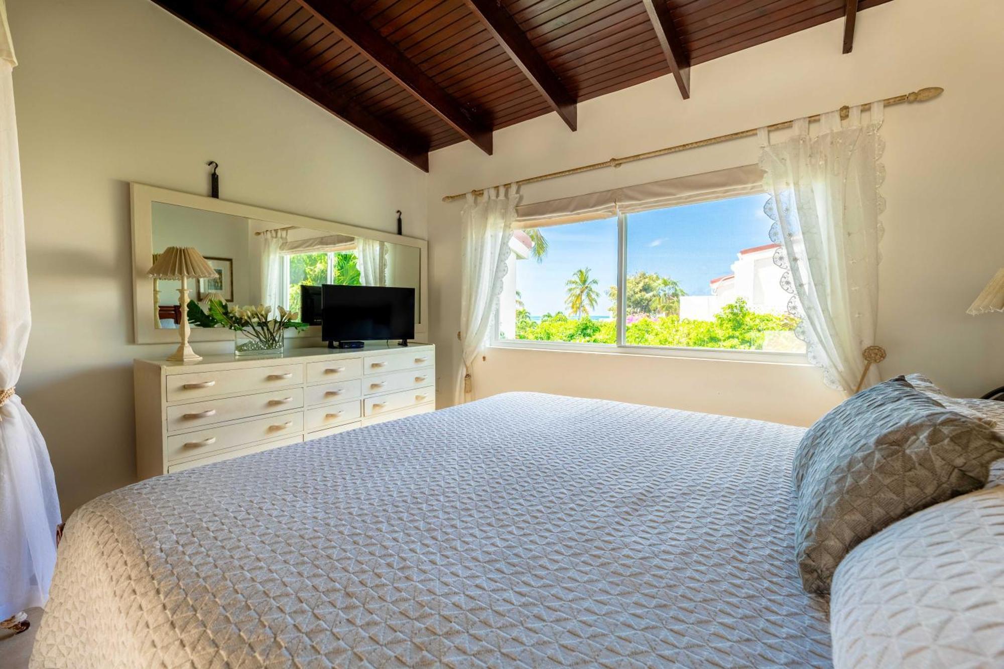 Antigua Village Beach Resort Dickenson Bay Buitenkant foto