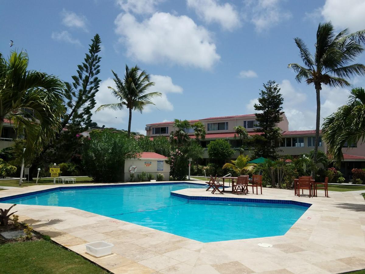 Antigua Village Beach Resort Dickenson Bay Buitenkant foto